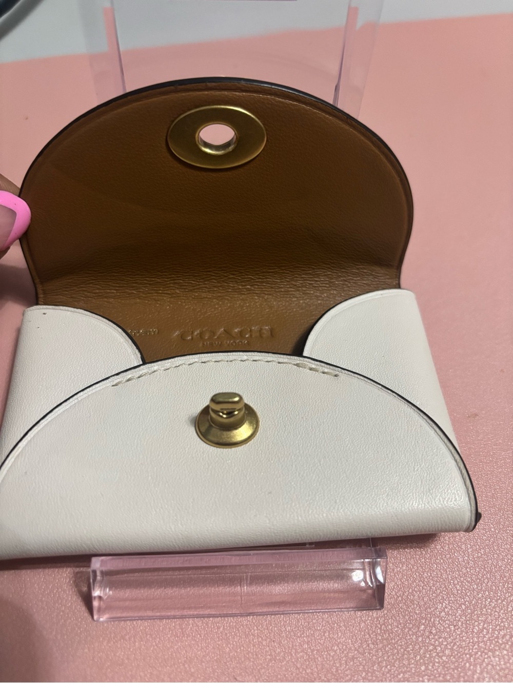 Coach Cream Leather Turnlock Wallet with Gold Hardware - Picture 2 of 4